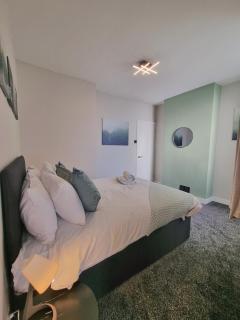 Three Bedroom Home 10 minute walk from stadium - 2