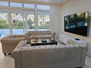 Exquisite Barbados Townhome - 8