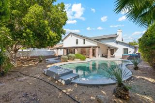 Spacious Home with Pool Villa with Arcades - 9