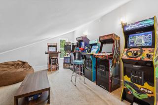 Spacious Home with Pool Villa with Arcades - 8