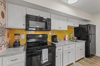 1BR1BA Walk to Beach Pet-Friendly Escape - 0