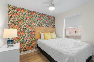 1BR1BA Walk to Beach Pet-Friendly Escape - 9