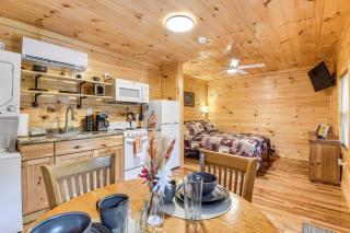 Hudsons Hideaway Cabin on Creek in Beattyville! - 0