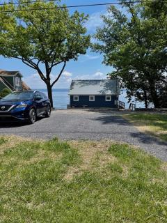 Year-round Cozy Cottage Charm on Cayuga Lake - 4