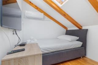 Apartments by the sea Drasnice, Makarska - 23854 - 1