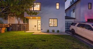 Spacious 5BR Austin Home with Backyard & Fire Pit - 4