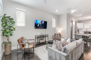 Cypress - Private Rooftop Patio - Mins to Broadway - 2