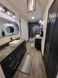 Spacious, Renovated, 5-bedroom Retreat, Near I-85 - 4