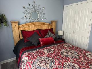 Modern 2BR Apartment near Downtown Shelbyville - 2