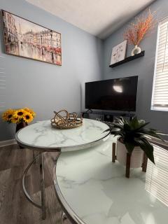 Modern 2BR Apartment near Downtown Shelbyville - 4