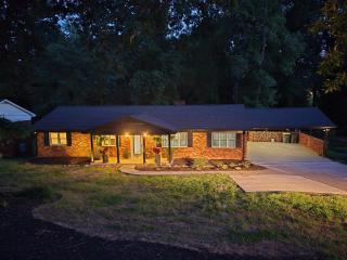 Spacious, Renovated, 5-bedroom Retreat, Near I-85 - 0