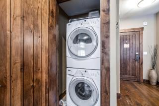 Cozy Winter Escape - 2BR & 2BA Near Snowy Trails and Downtown - 4