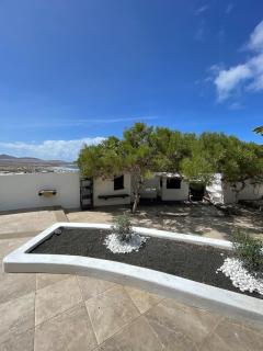 Casa de Bon Jovi Famara Beach - 2