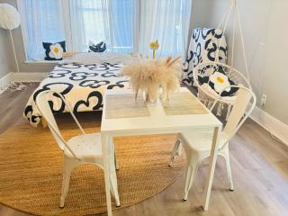 Chic & Cozy Studio Retreat - Memphis - 8