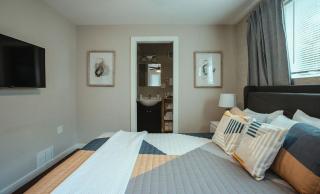 Pet-Friendly Southside Getaway - Sleeps 12 - 5