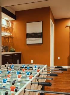 Pet-Friendly Southside Getaway - Sleeps 12 - 2