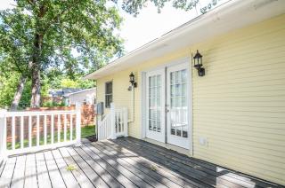 Lake Life Meets City Vibes - 7