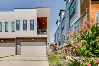 Uptown Dallas Modern Retreat - 1