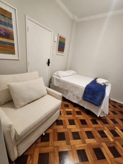Complete studio one block from Flamengo beach - 8