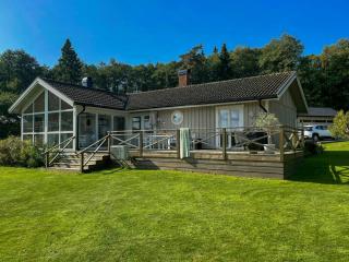 Lake Cottage With Private Pier At Lake Nömmen - 4