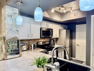 North Scottsdale GEM, Resort Amenities, Heated Pool, Sauna, 1st Floor Corner Unit - 8