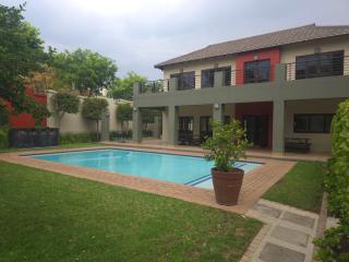 Stylish Bachelor Pad in the Heart of Fourways - 3