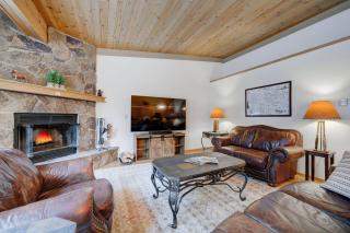 Cozy Ski Getaway | Hot Tub | Sauna | Game Room - 8