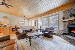 Cozy Ski Getaway | Hot Tub | Sauna | Game Room - 7