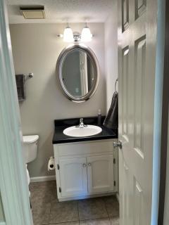 2 Bedroom Townhouse Retreat 10 min to UA Stadium - 5