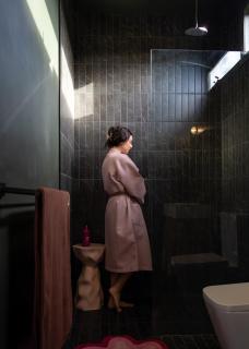 Romantic Tiers Escape - Pink Bath, Wood-Fired Pizza, Firepit & Mountain Magic - 6