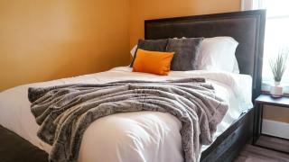 Cozy Corner, stylish 1bed near Navy Base! - 4