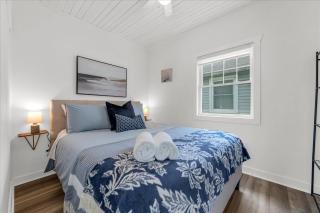 Fall Getaway|Crystal Beach Passes|Hottub|FirePit - 0