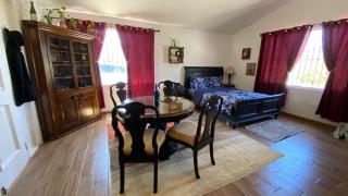 Guest Studio near Businesses and Markets - 0