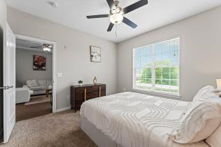 Bright 1BR in Magnolia Near Woodlands Waterway - 4