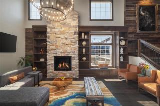 Starlite Yellowstone, Tapestry Collection by Hilton - 2