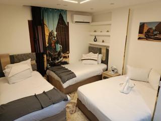 Guest House Paradise Top Roof Pyramids View - 9