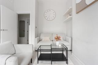 Modern Hyde Park Flat on Vibrant Queensway - 9