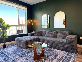 Elegant Escape 10 Min from Disneyland With Pool & GYM - 0