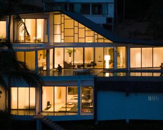 5BR Luxury Seaview Designer Villa with Pool & Gym - 5