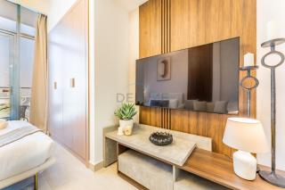 Studio Near Meydan Racecourse and Golf Club with Convenient Access to Al Meydan Road and Dubai Top Attractions, Azizi Riviera 29, Al Merkadh by Deluxe Holiday Homes - 3