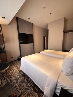 Deluxe King Room and Deluxe Twin Room at Monkeys Canopy Resort - 8
