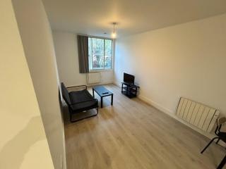 Tranquil 1BD in Heathrow - 9