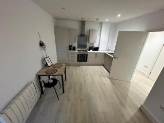 Tranquil 1BD in Heathrow - 8