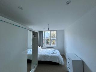 Tranquil 1BD in Heathrow - 1