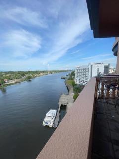 Riverbank suites 1008 - 7