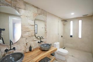 Villa Karibu Canggu-2BR with pool & rooftop - 4