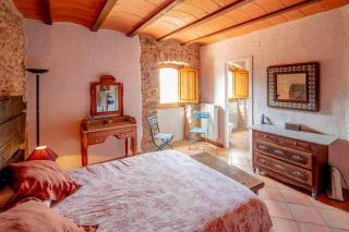 Country house with pool in Garrigàs - 4
