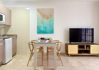 Canaryislandshost l Coral - 6