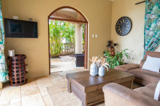 Colwyn Drive Luxury and Spa Guest House by First Private Stays - 1