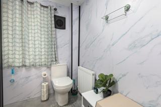 House -Sleeps 8 parking suitable for contractors - 4
